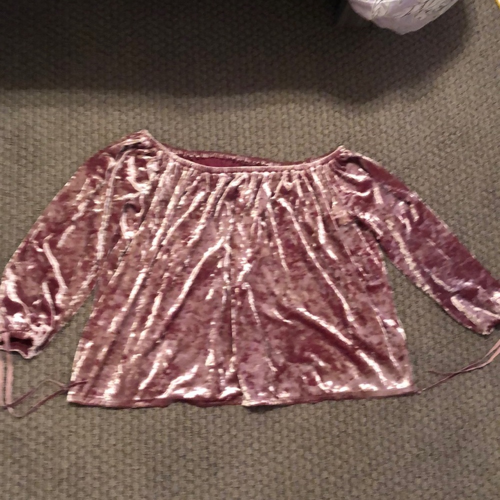 American eagle— loose off the shoulder shirt